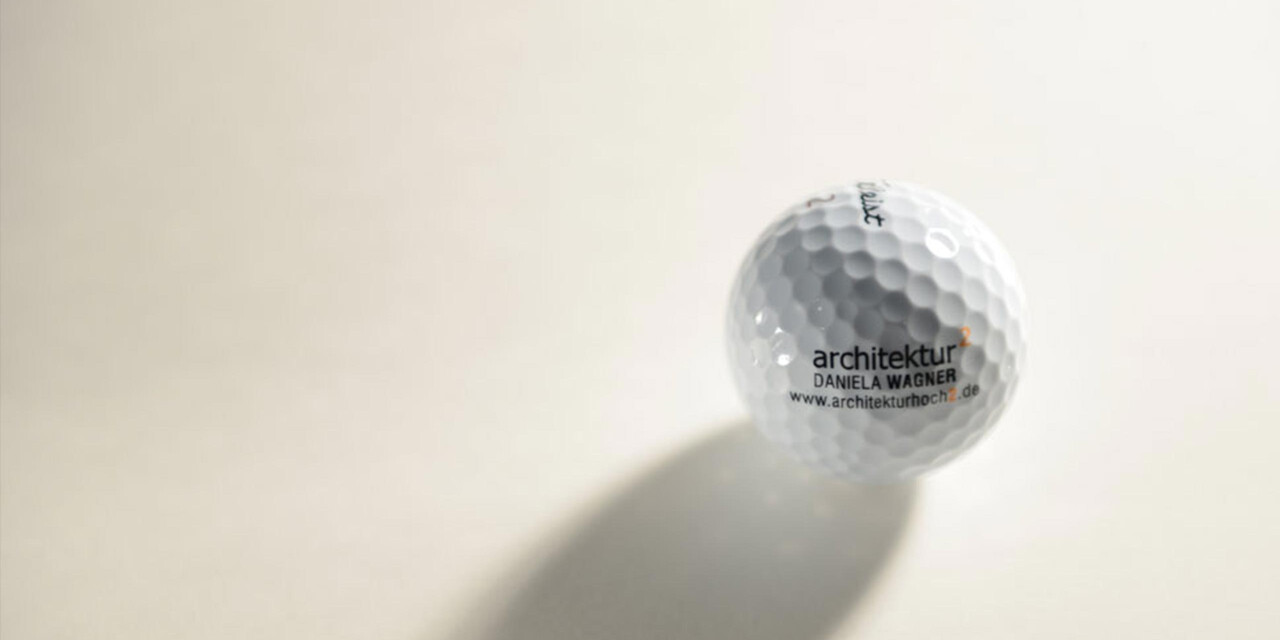 Grafikmanufaktur MP Design | Golfball mit Firmenlogo, Architektur hoch Zwei