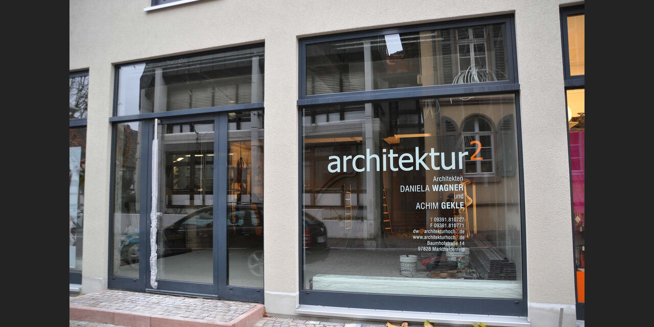Grafikmanufaktur MP Design | Schaufensterbeklebung Architektur hoch Zwei